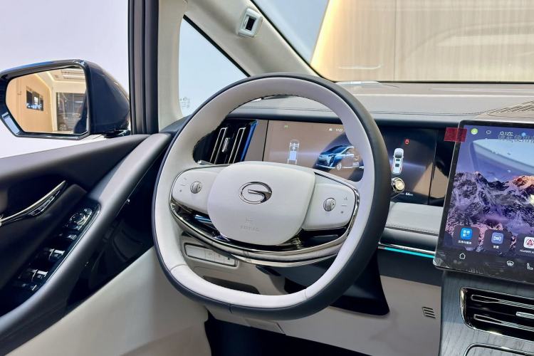 Used GAC Trumpchi Xiangwang M8 2025 Kunkun Series Ultra First-Class Cabin Steering Wheel