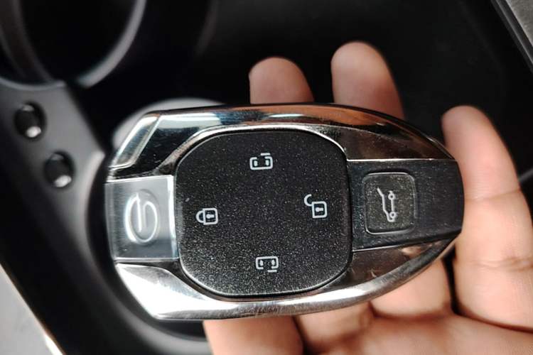 Used GAC Trumpchi Xiangwang M8 2025 Qiankun Series Pro Comfort Cabin Vehicle Key