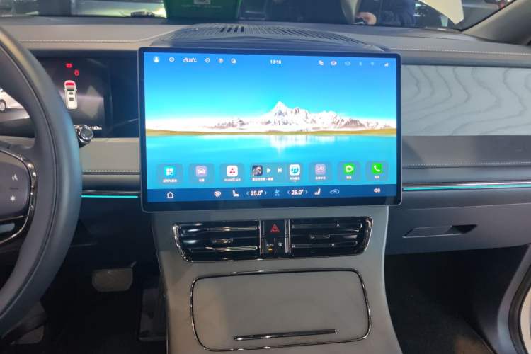 Used GAC Trumpchi Xiangwang M8 2025 Kunkun Series Ultra First-Class Cabin Audio And AC Panel