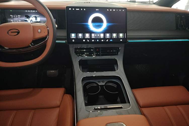 Used GAC Trumpchi Xiangwang M8 2025 Kunkun Series Ultra First-Class Cabin Audio And AC Panel