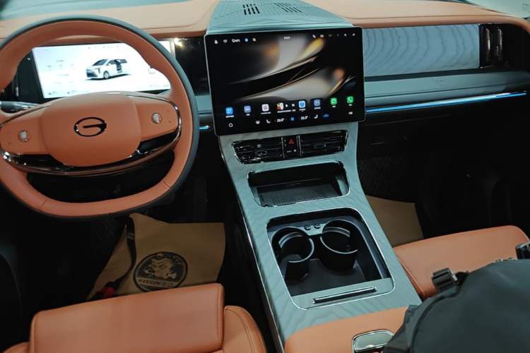 Used GAC Trumpchi Xiangwang M8 2025 Kunkun Series Ultra First-Class Cabin Audio And AC Panel