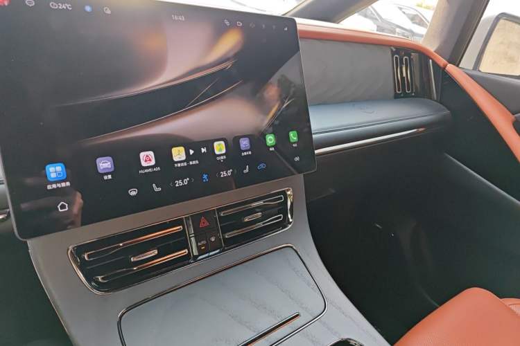 Used GAC Trumpchi Xiangwang M8 2025 Kunkun Series Ultra First-Class Cabin Audio And AC Panel