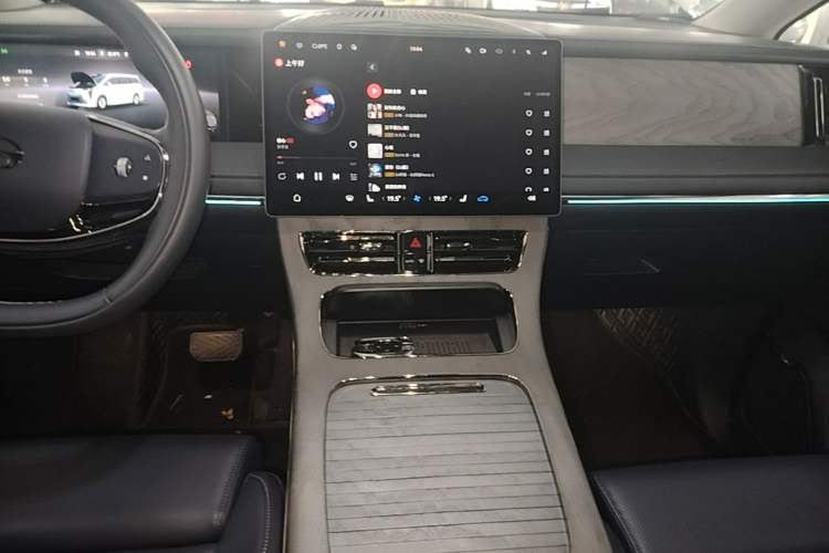 Used GAC Trumpchi Xiangwang M8 2025 Kunkun Series Ultra First-Class Cabin Audio And AC Panel