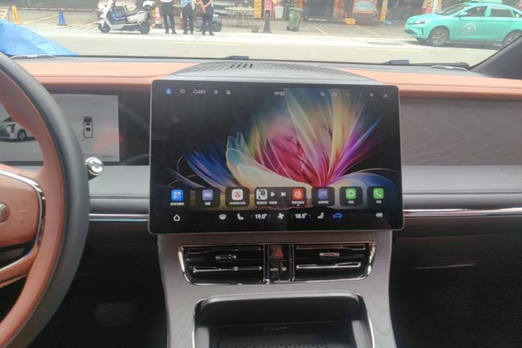 Used GAC Trumpchi Xiangwang M8 2025 Kunkun Series Ultra First-Class Cabin Audio And AC Panel