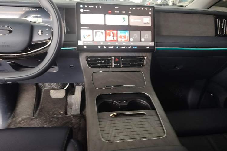 Used GAC Trumpchi Xiangwang M8 2025 Kunkun Series Ultra First-Class Cabin Audio And AC Panel