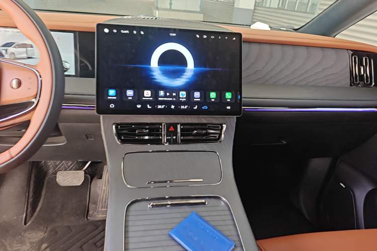 Used GAC Trumpchi Xiangwang M8 2025 Kunkun Series Ultra First-Class Cabin Audio And AC Panel
