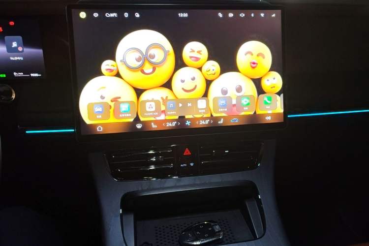 Used GAC Trumpchi Xiangwang M8 2025 Kunkun Series Ultra First-Class Cabin Audio And AC Panel