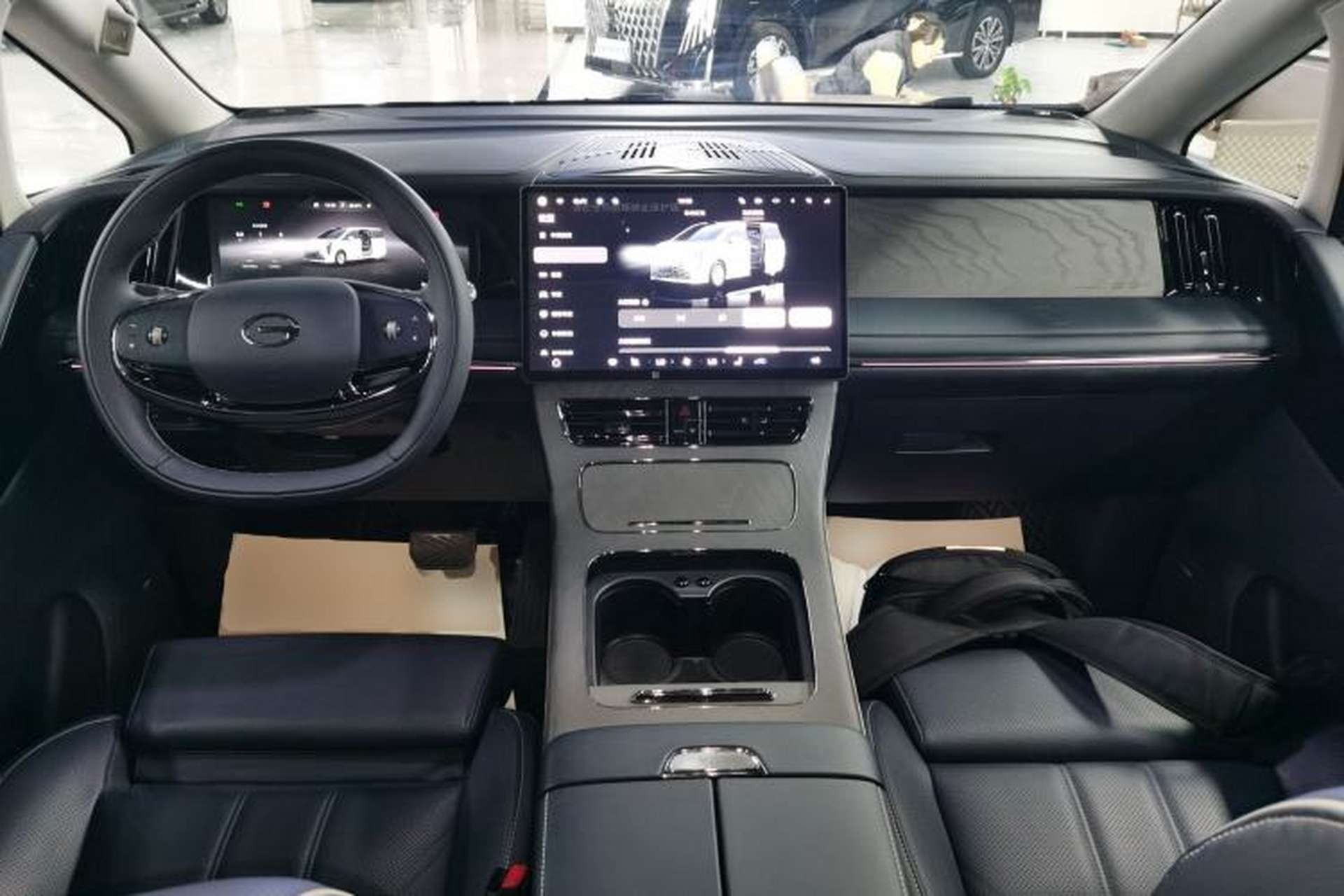 Used GAC Trumpchi Xiangwang M8 2025 Kunkun Series Ultra First-Class Cabin Center Console