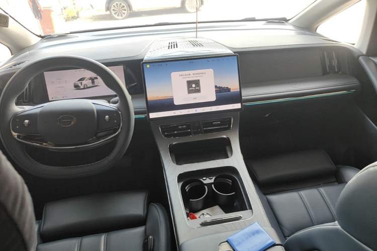 Used GAC Trumpchi Xiangwang M8 2025 Kunkun Series Ultra First-Class Cabin Center Console