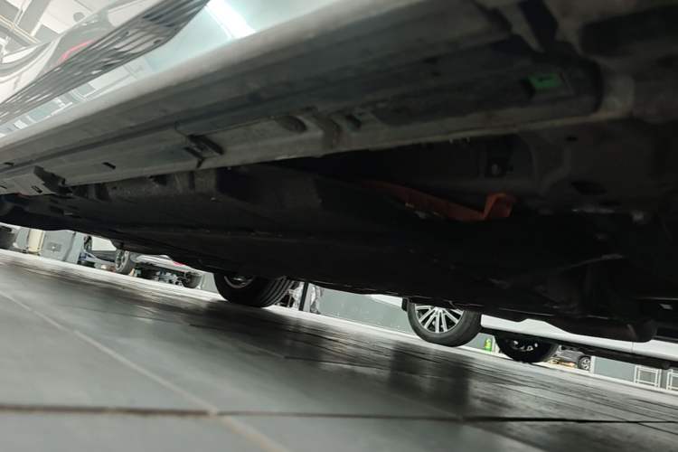 Used GAC Trumpchi Xiangwang M8 2025 Kunkun Series Ultra First-Class Cabin Chassis Front Right