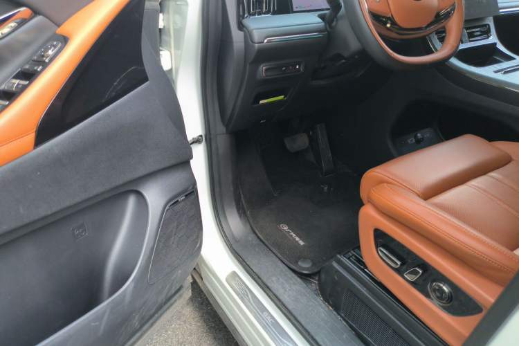 Used GAC Trumpchi Xiangwang M8 2025 Kunkun Series Ultra First-Class Cabin Driver Seat