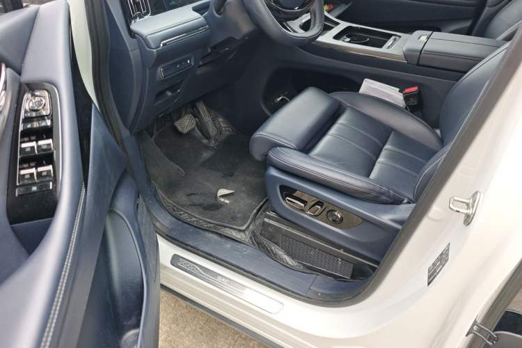 Used GAC Trumpchi Xiangwang M8 2025 Kunkun Series Ultra First-Class Cabin Driver Seat