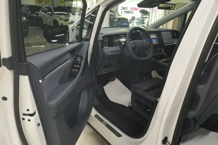 Used GAC Trumpchi Xiangwang M8 2025 Kunkun Series Ultra First-Class Cabin Driver Seat