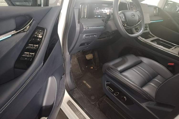 Used GAC Trumpchi Xiangwang M8 2025 Kunkun Series Ultra First-Class Cabin Driver Seat