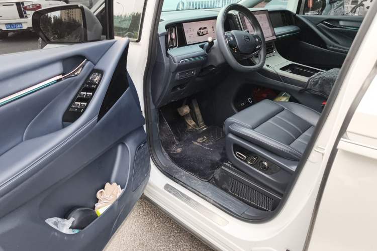 Used GAC Trumpchi Xiangwang M8 2025 Model HarmonyOS Cockpit Edition Driver Seat