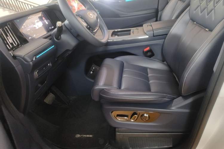 Used GAC Trumpchi Xiangwang M8 2025 Kunkun Series Ultra First-Class Cabin Driver Seat