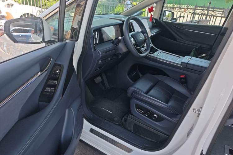 Used GAC Trumpchi Xiangwang M8 2025 Kunkun Series Ultra First-Class Cabin Driver Seat