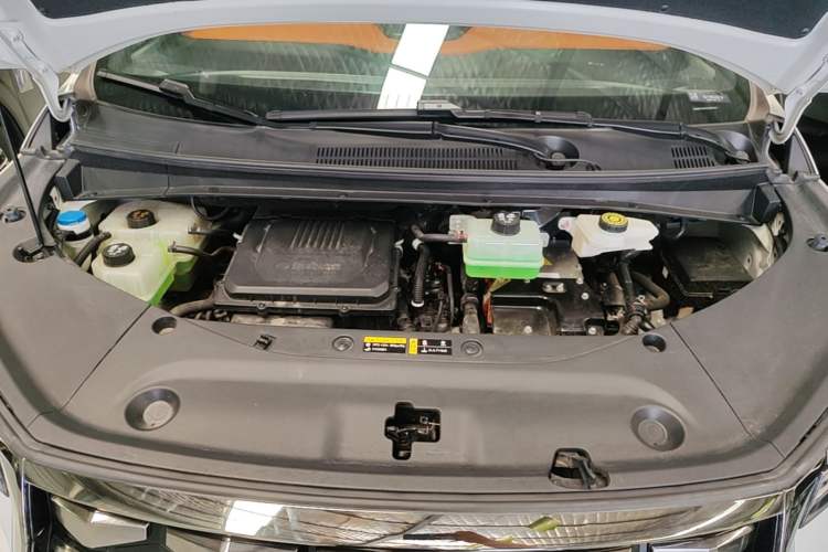 Used GAC Trumpchi Xiangwang M8 2025 Kunkun Series Ultra First-Class Cabin Engine Bay