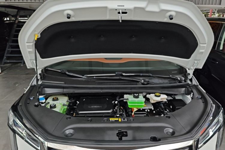 Used GAC Trumpchi Xiangwang M8 2025 Kunkun Series Ultra First-Class Cabin Engine Bay