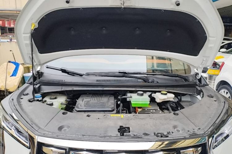 Used GAC Trumpchi Xiangwang M8 2025 Kunkun Series Ultra First-Class Cabin Engine Bay