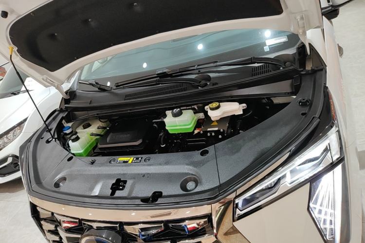 Used GAC Trumpchi Xiangwang M8 2025 Kunkun Series Ultra First-Class Cabin Engine Bay