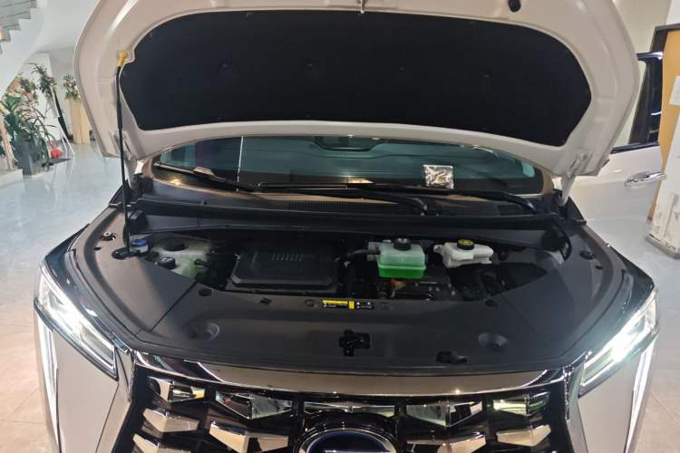 Used GAC Trumpchi Xiangwang M8 2025 Kunkun Series Ultra First-Class Cabin Engine Bay