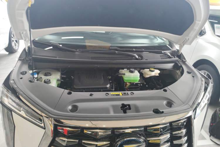 Used GAC Trumpchi Xiangwang M8 2025 Kunkun Series Ultra First-Class Cabin Engine Bay