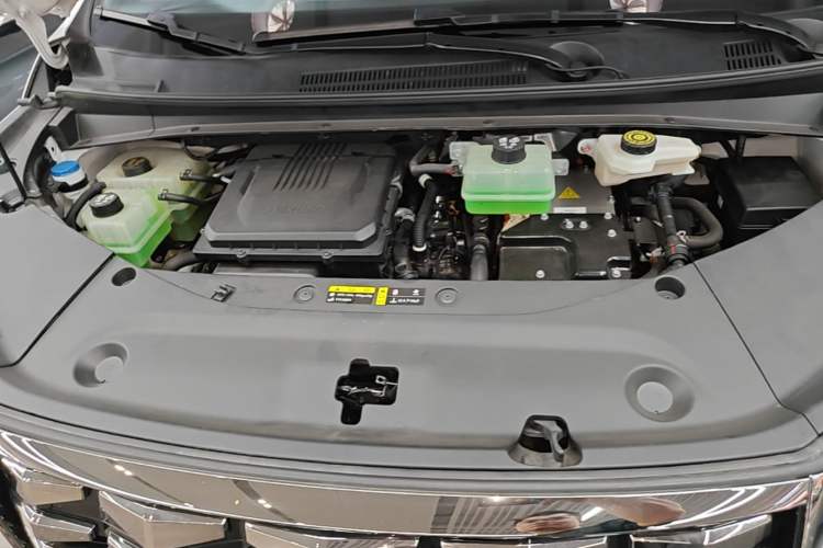 Used GAC Trumpchi Xiangwang M8 2025 Kunkun Series Ultra First-Class Cabin Engine Bay
