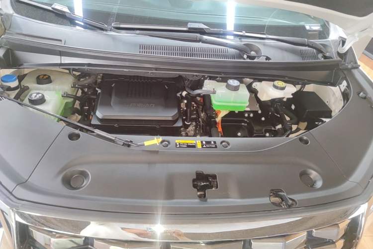 Used GAC Trumpchi Xiangwang M8 2025 Kunkun Series Ultra First-Class Cabin Engine Bay