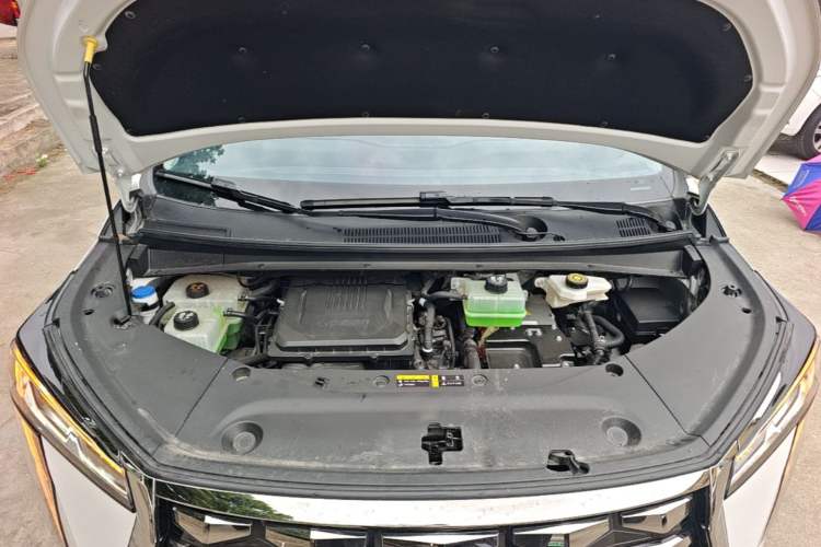Used GAC Trumpchi Xiangwang M8 2025 Kunkun Series Ultra First-Class Cabin Engine Bay