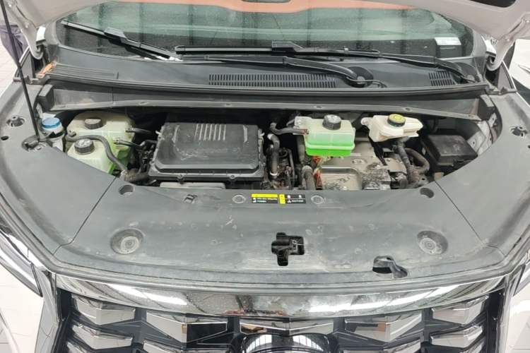 Used GAC Trumpchi Xiangwang M8 2025 Kunkun Series Ultra First-Class Cabin Engine Bay