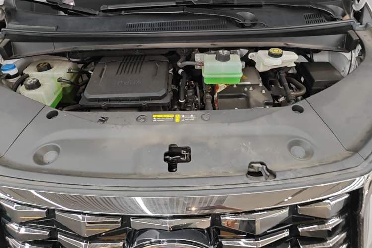 Used GAC Trumpchi Xiangwang M8 2025 Kunkun Series Ultra First-Class Cabin Engine Bay