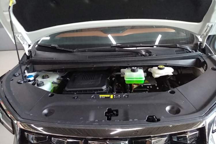 Used GAC Trumpchi Xiangwang M8 2025 Kunkun Series Ultra First-Class Cabin Engine Bay