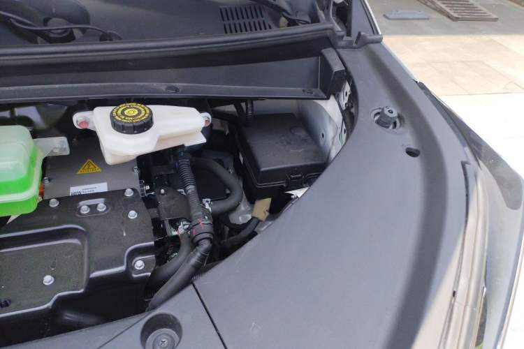 Used GAC Trumpchi Xiangwang M8 2025 Kunkun Series Ultra First-Class Cabin Engine Bay Left
