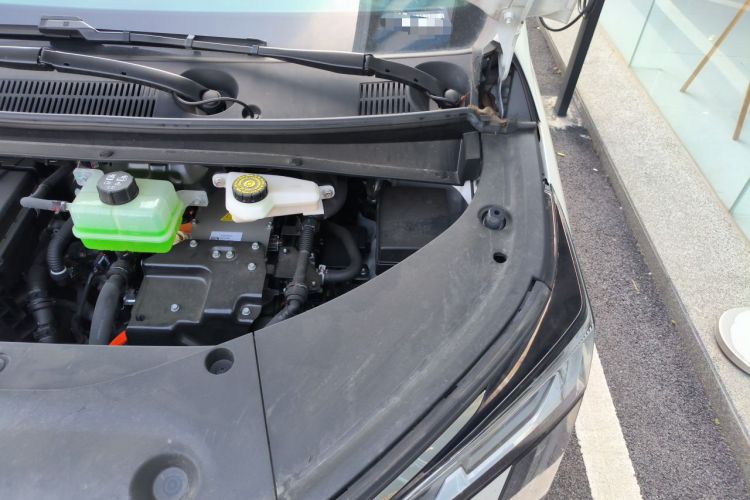 Used GAC Trumpchi Xiangwang M8 2025 Kunkun Series Ultra First-Class Cabin Engine Bay Left