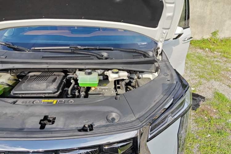 Used GAC Trumpchi Xiangwang M8 2025 Kunkun Series Ultra First-Class Cabin Engine Bay Left