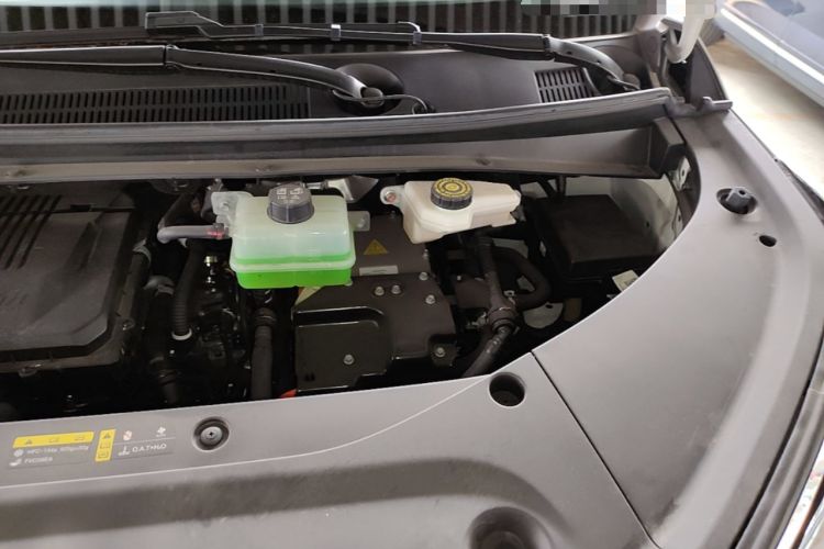 Used GAC Trumpchi Xiangwang M8 2025 Kunkun Series Ultra First-Class Cabin Engine Bay Left