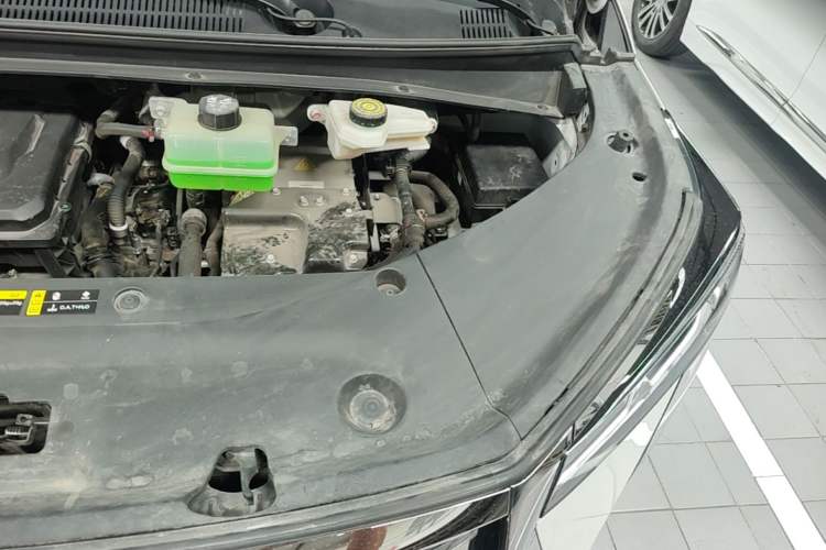 Used GAC Trumpchi Xiangwang M8 2025 Kunkun Series Ultra First-Class Cabin Engine Bay Left