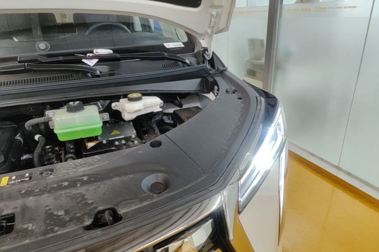 Used GAC Trumpchi Xiangwang M8 2025 Kunkun Series Ultra First-Class Cabin Engine Bay Left
