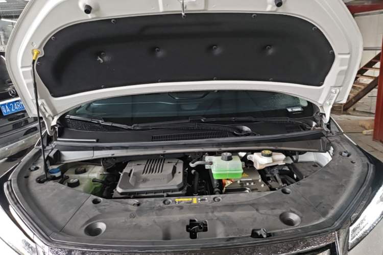 Used GAC Trumpchi Xiangwang M8 2025 Kunkun Series Ultra First-Class Cabin Engine Bay
