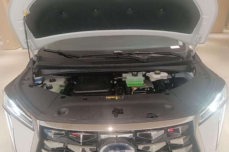 Used GAC Trumpchi Xiangwang M8 2025 Kunkun Series Ultra First-Class Cabin Engine Bay