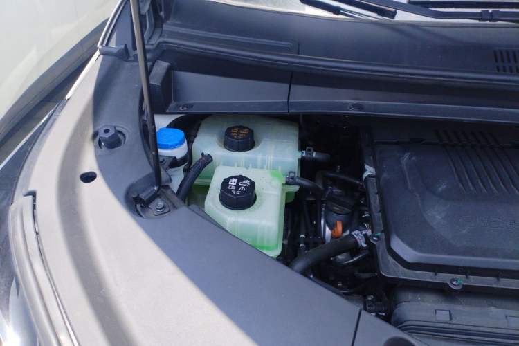 Used GAC Trumpchi Xiangwang M8 2025 Kunkun Series Ultra First-Class Cabin Engine Bay Right