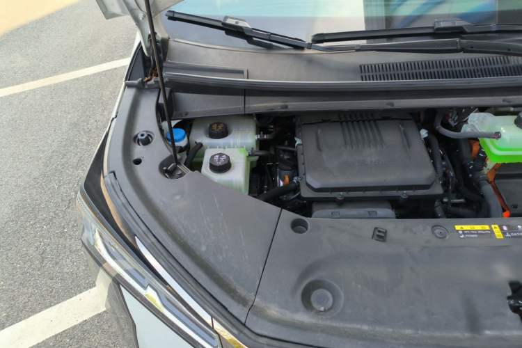 Used GAC Trumpchi Xiangwang M8 2025 Kunkun Series Ultra First-Class Cabin Engine Bay Right