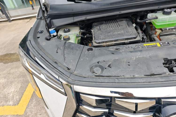 Used GAC Trumpchi Xiangwang M8 2025 Kunkun Series Ultra First-Class Cabin Engine Bay Right