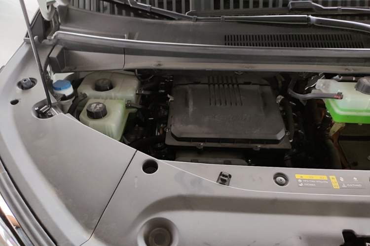 Used GAC Trumpchi Xiangwang M8 2025 Kunkun Series Ultra First-Class Cabin Engine Bay Right