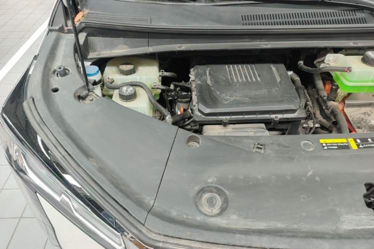 Used GAC Trumpchi Xiangwang M8 2025 Kunkun Series Ultra First-Class Cabin Engine Bay Right