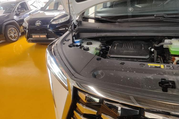 Used GAC Trumpchi Xiangwang M8 2025 Kunkun Series Ultra First-Class Cabin Engine Bay Right