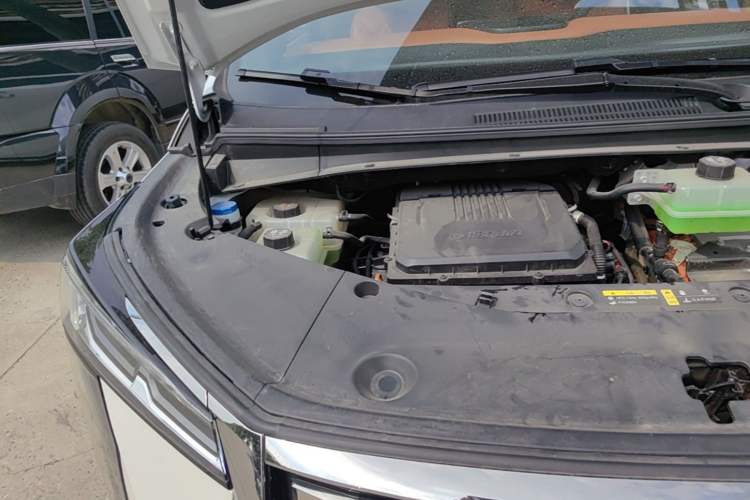 Used GAC Trumpchi Xiangwang M8 2025 Qiankun Series Pro Comfort Cabin Engine Bay Right