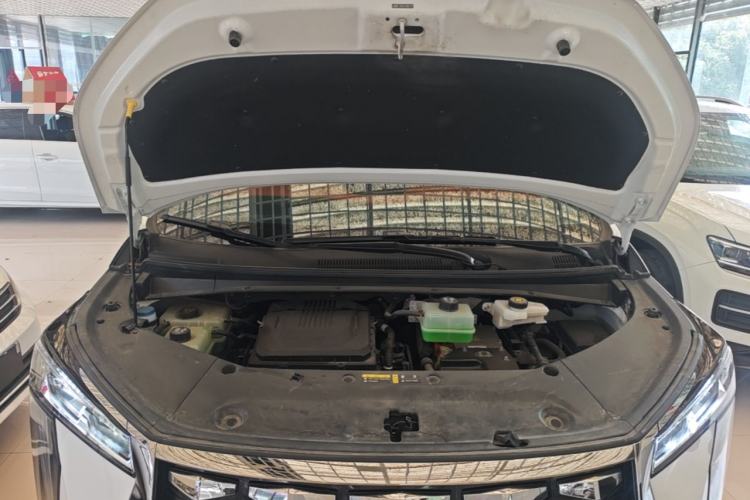 Used GAC Trumpchi Xiangwang M8 2025 Kunkun Series Max Luxury Cabin Engine Bay