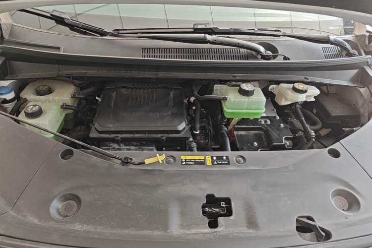 Used GAC Trumpchi Xiangwang M8 2025 Kunkun Series Ultra First-Class Cabin Engine Bay